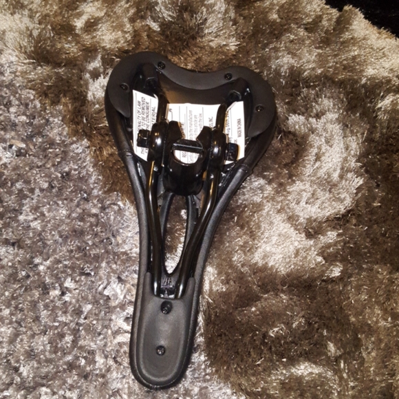 ❤Pro Form Bike Saddle/Seat w/FREE Seat Cover❤ - Picture 4 of 7